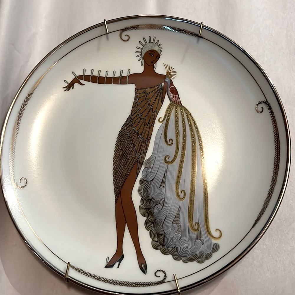 Beautiful crafted decor plates with hangers 25.00 per plate